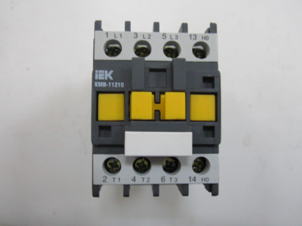 Контактор IEK КМИ 11210 12А NO 220V